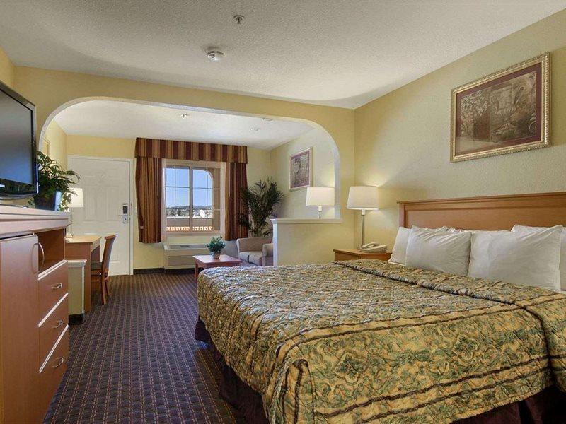Days Inn By Wyndham Hayward Airport Buitenkant foto