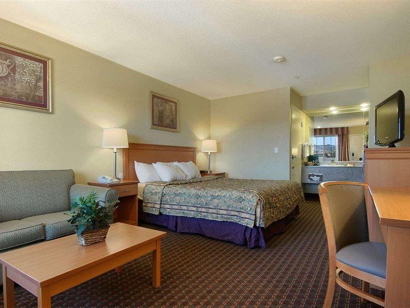 Days Inn By Wyndham Hayward Airport Buitenkant foto