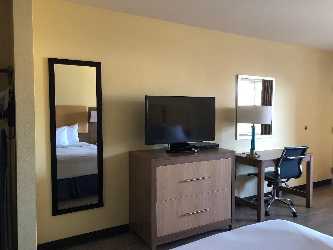 Days Inn By Wyndham Hayward Airport Buitenkant foto