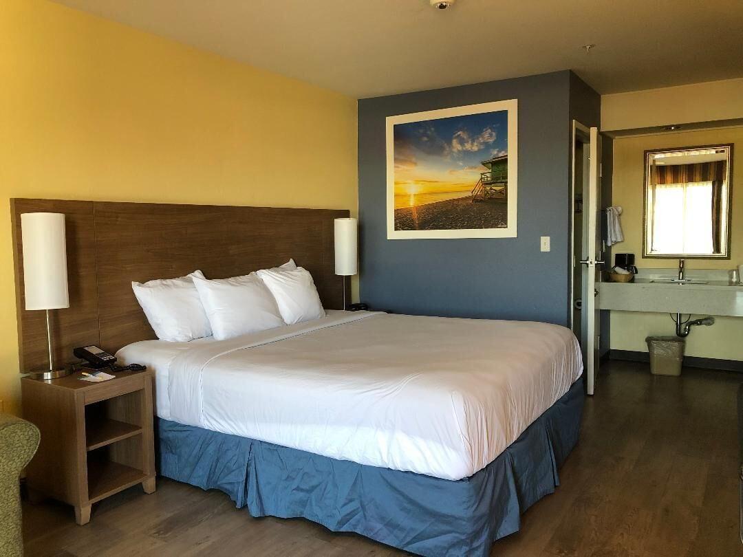 Days Inn By Wyndham Hayward Airport Buitenkant foto